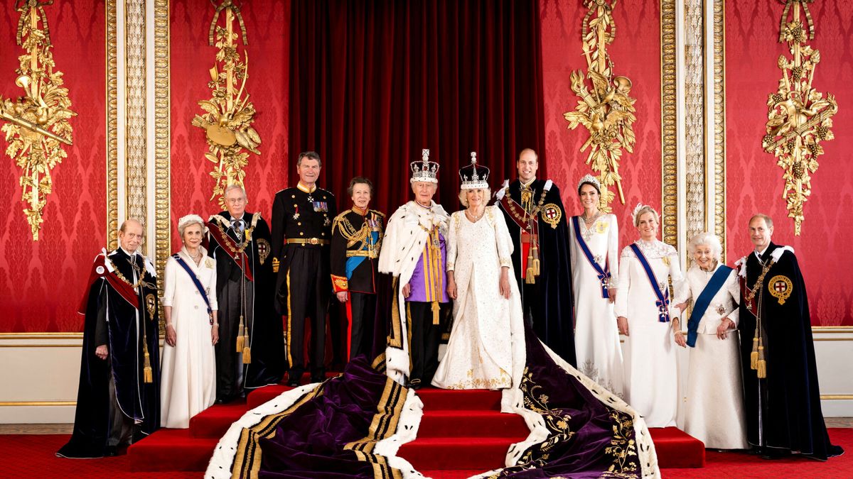 Lo que desvelan las fotos oficiales de la coronación: del misterio del vestido de Kate a la decisión de Carlos III