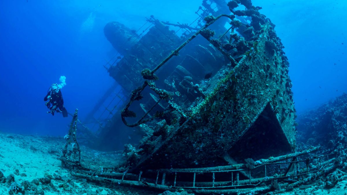 La expedición a las profundidades del mayor 'cementerio de barcos': "Nadie sabe qué hay ahí"