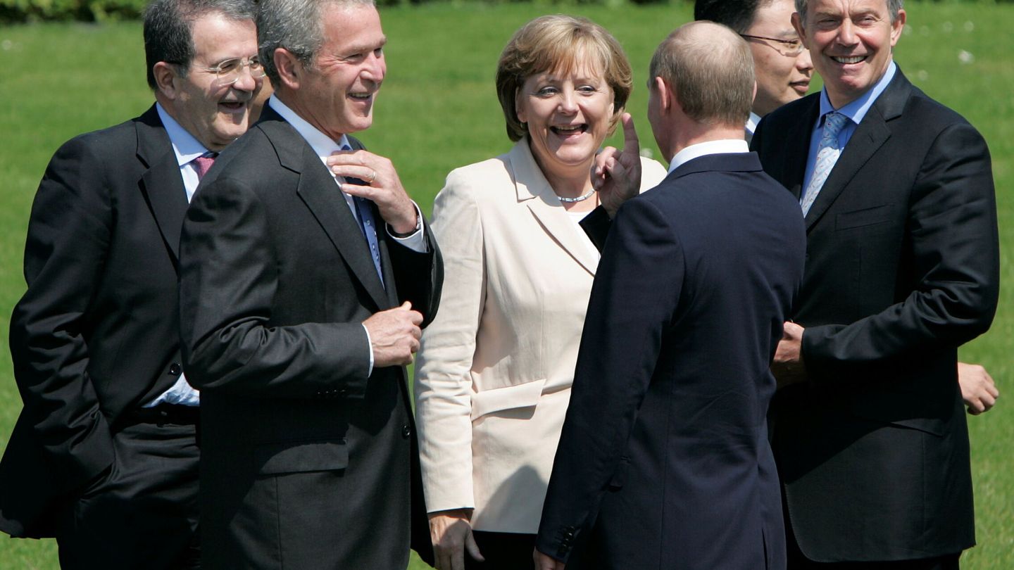 Angela Merkel en una cumbre en 2007 junto a los principales líderes de entonces (REUTERS) 