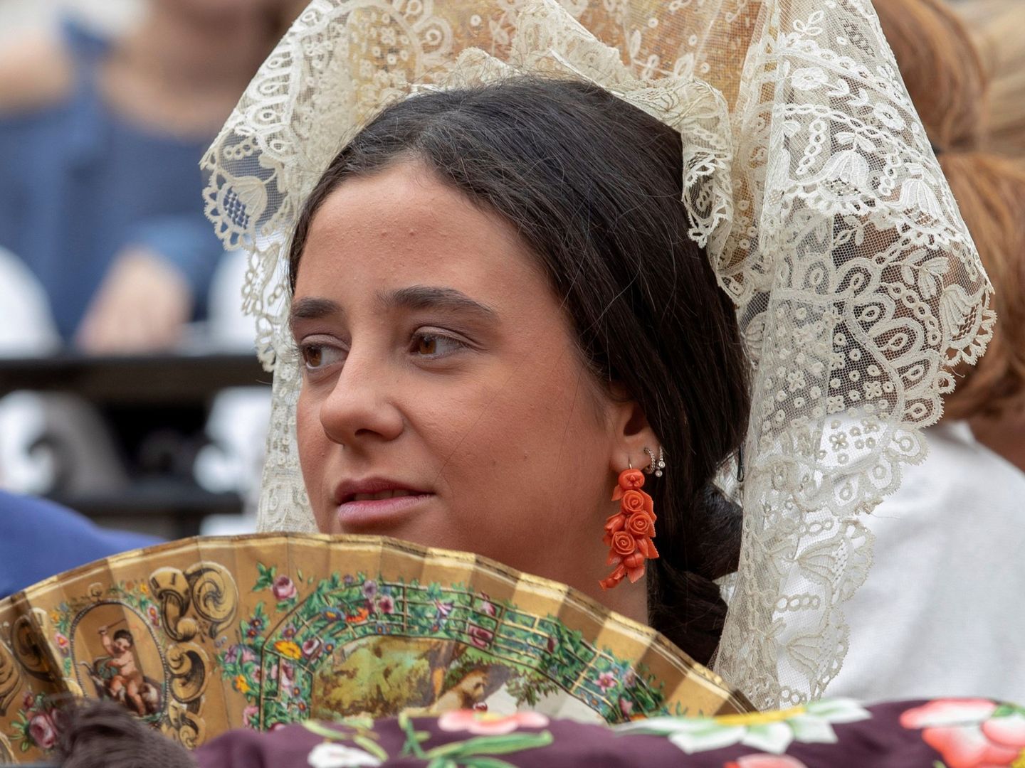 Victoria Federica de Marichalar luciendo una mantilla blanca como madrina de un evento en la plaza de toros de la Real Maestranza de Sevilla. (EFE)