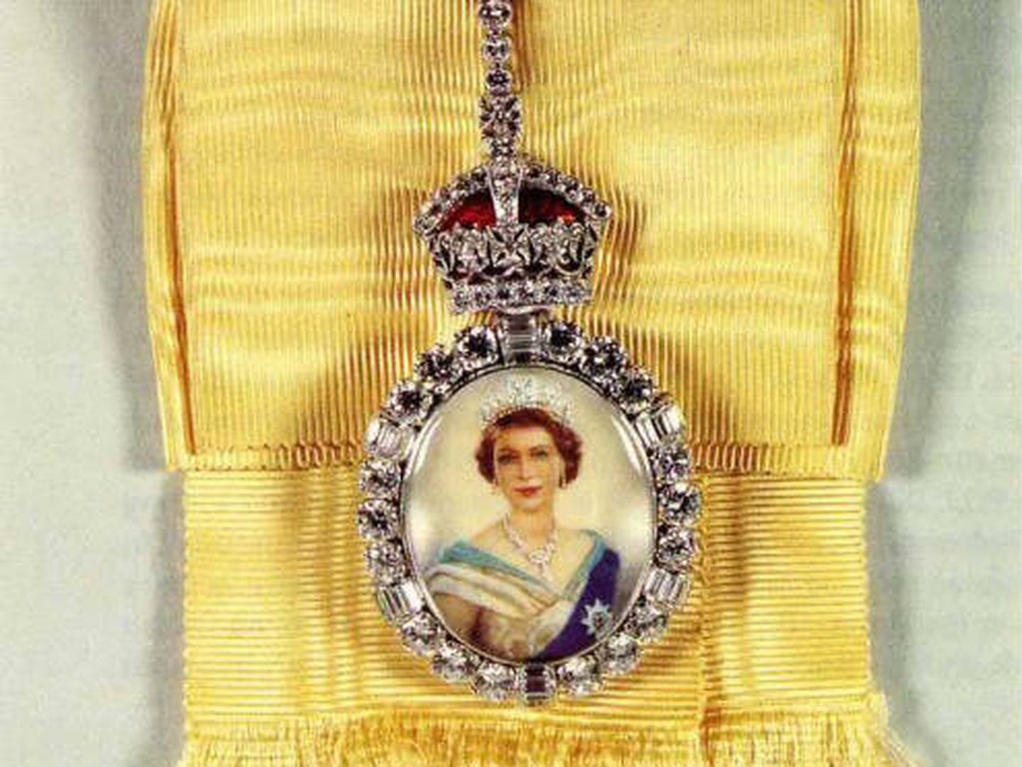 La condecoración de la orden familiar de Isabel II.