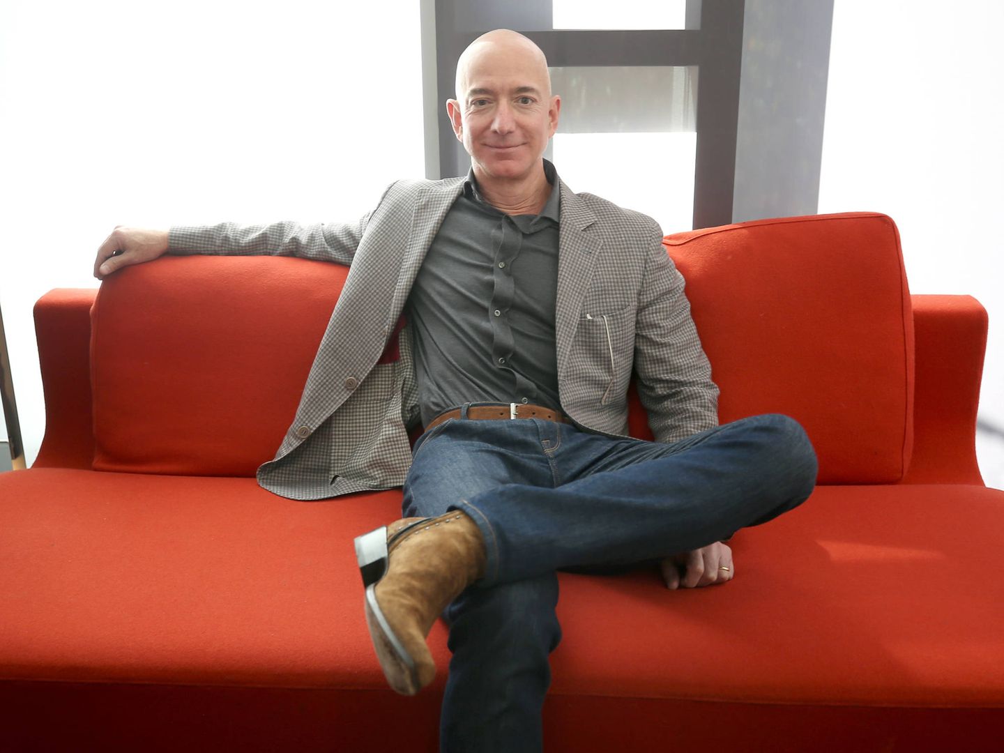 Jeff Bezos puede dejar de ser el más rico del mundo en breve. (Getty)