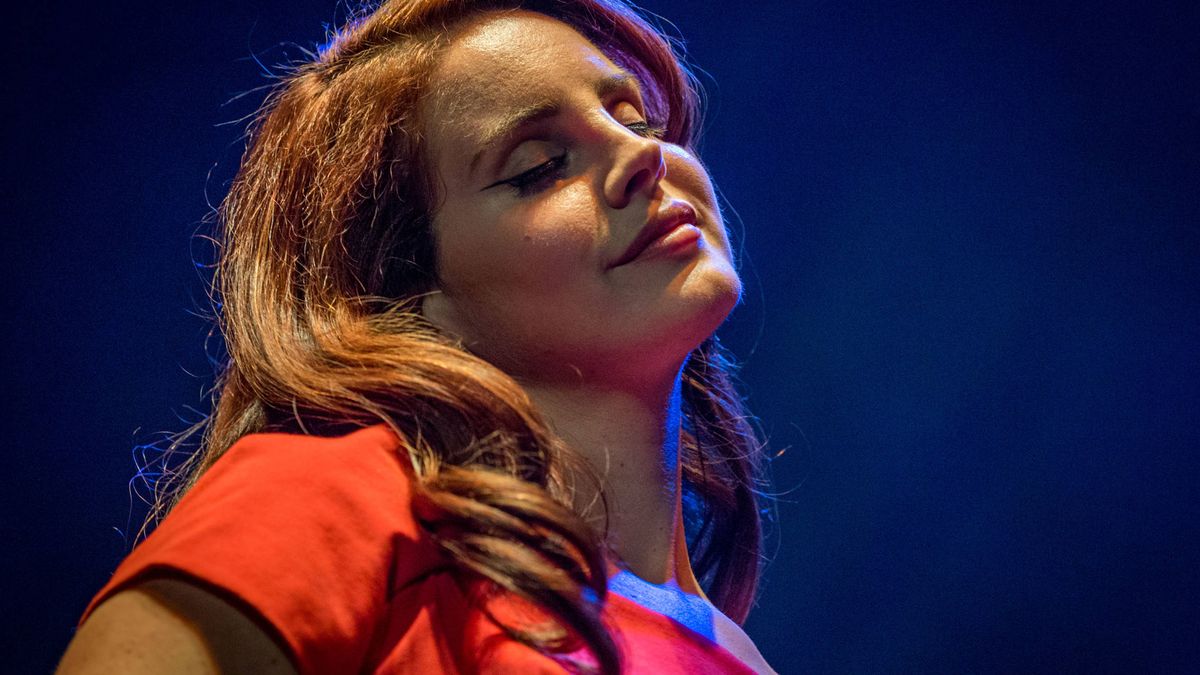 Lana del Rey y su polémico alegato feminista en Instagram sobre "glamurizar el abuso"