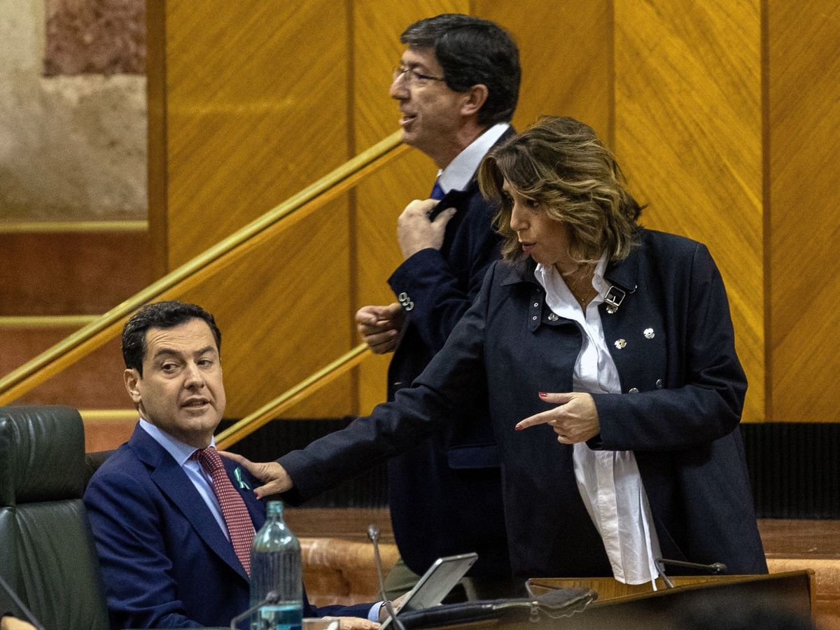Foto: Moreno (i), Marín (c) y Susana Díaz (d), en el Parlamento andaluz.