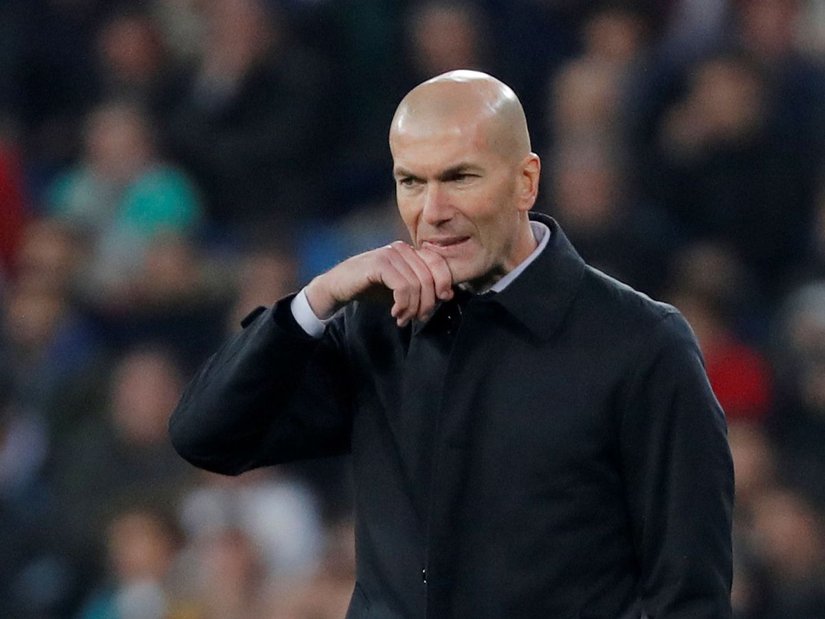 Foto: Zidane, con gesto de preocupación, durante el partido de Copa del Rey contra la Real Sociedad. (Efe)
