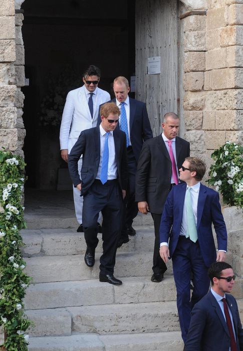 Foto: El príncipe Harry, a la salida de la iglesia (EFE)