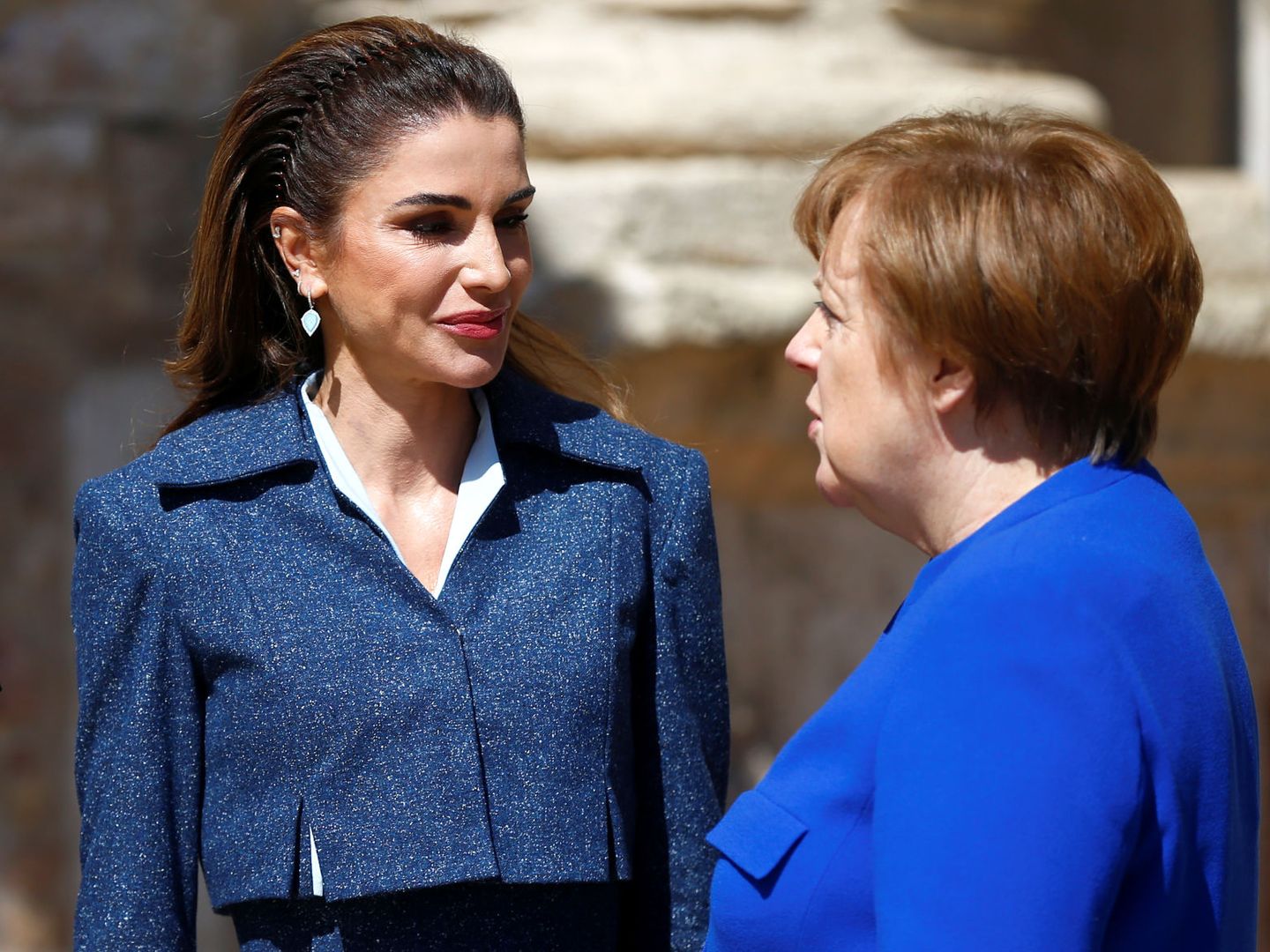 Rania de Jordania, con Angela Merkel en 2019. (Reuters)