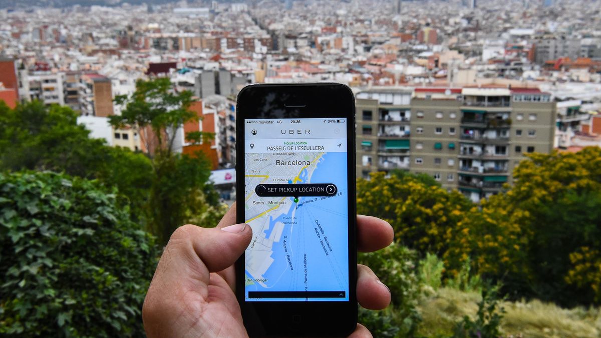 Uber asegura que "continuará ofreciendo sus servicios a los usuarios de España"