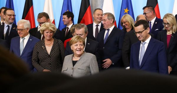 Foto: La canciller alemana Angela Merkel durante un encuentro con miembros del Gobierno polaco en Varsovia. (Reuters)