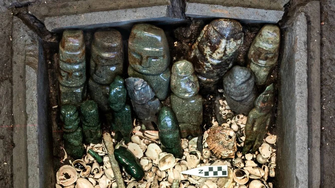15 esculturas antropomorfas esculpidas en piedra verde (Proyecto Templo Mayor)