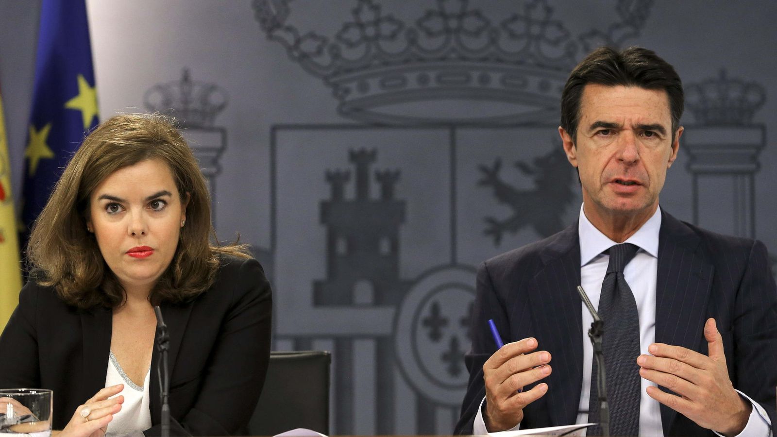 Foto: Soraya Sáenz de Santamaría y José Manuel Soria, tras un Consejo de Ministros. (EFE)