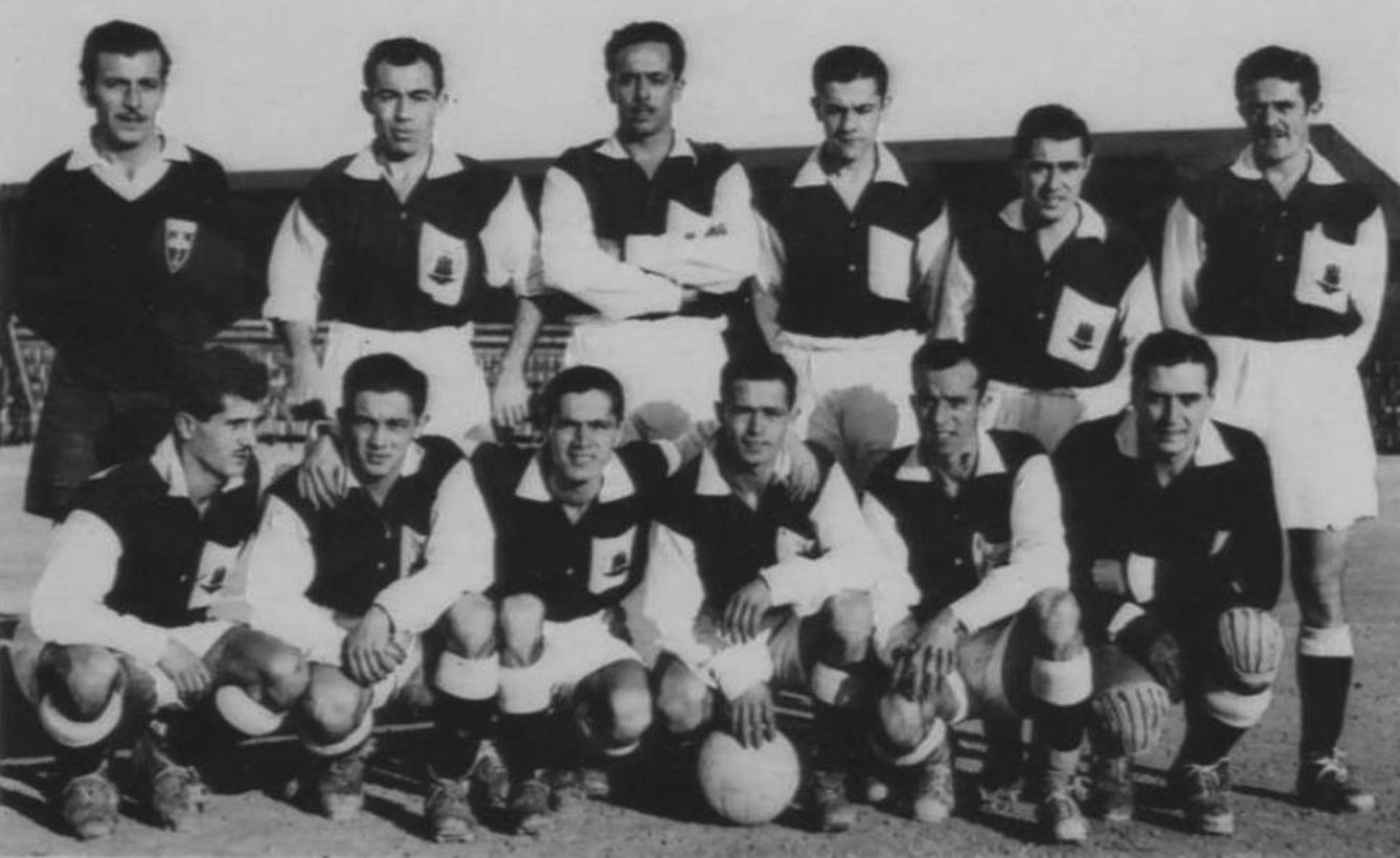 La selección de Gibraltar en 1949. ('The Origin and Growth of Civilian Football in Gibraltar')