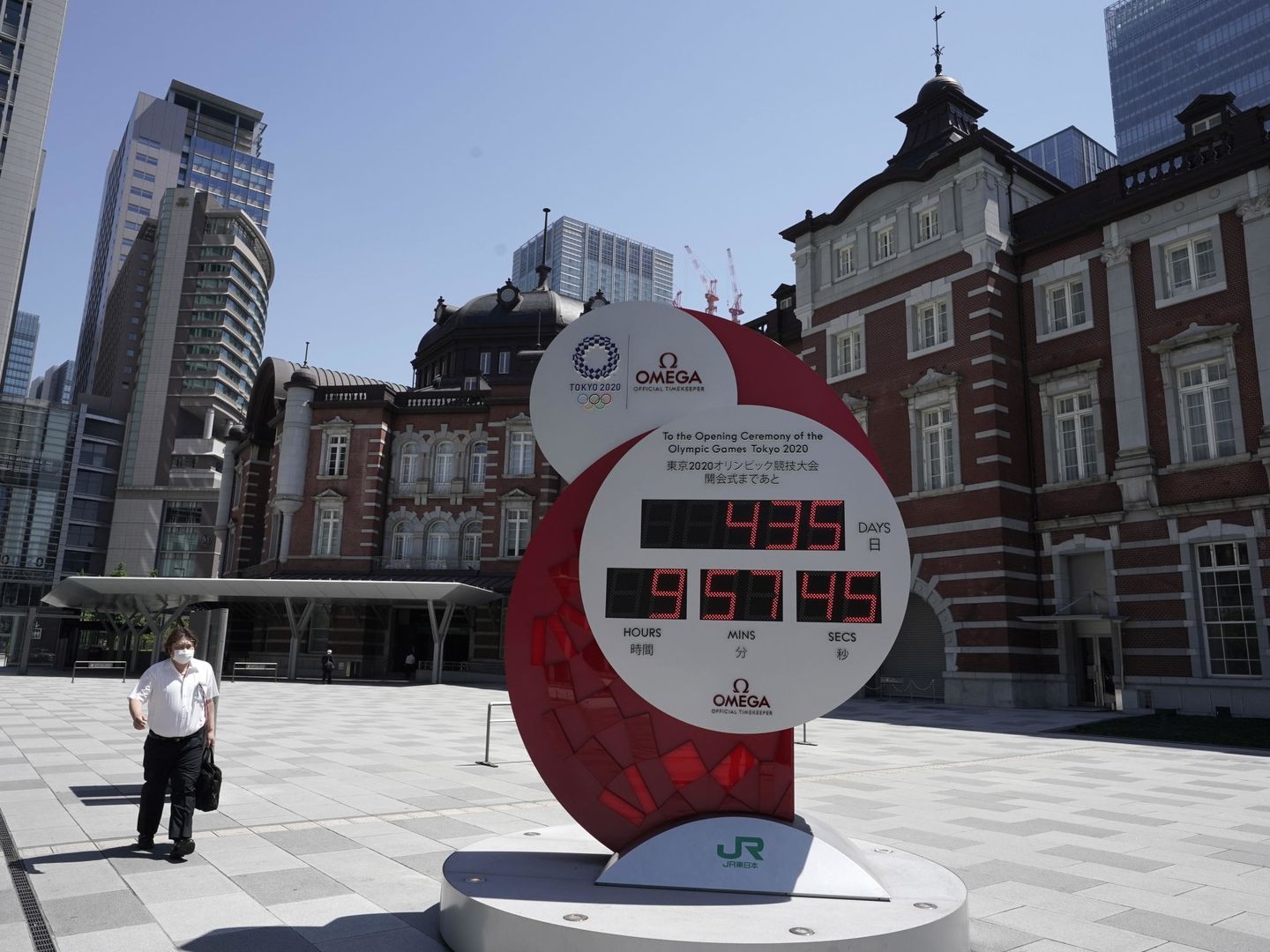 Un reloj cuenta el tiempo restante hasta la inauguración de los Juegos (EFE EPA/Kimimasa Mayama)