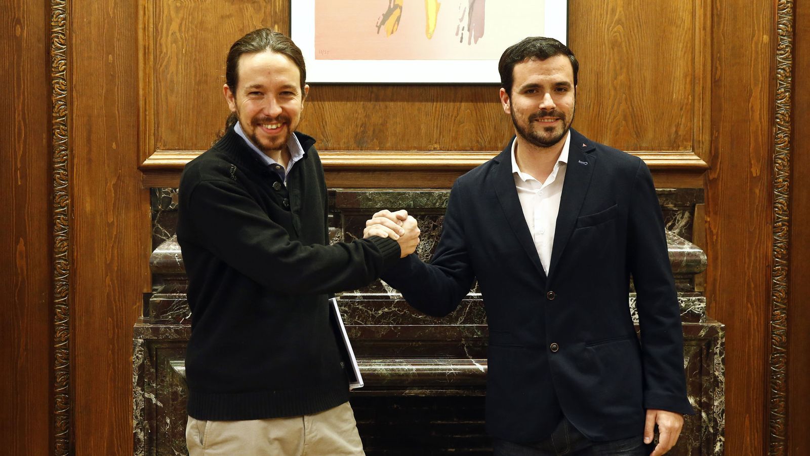 Foto: Los líderes de Podemos e Izquierda Unida, Pablo Iglesias y Alberto Garzón. (Reuters)