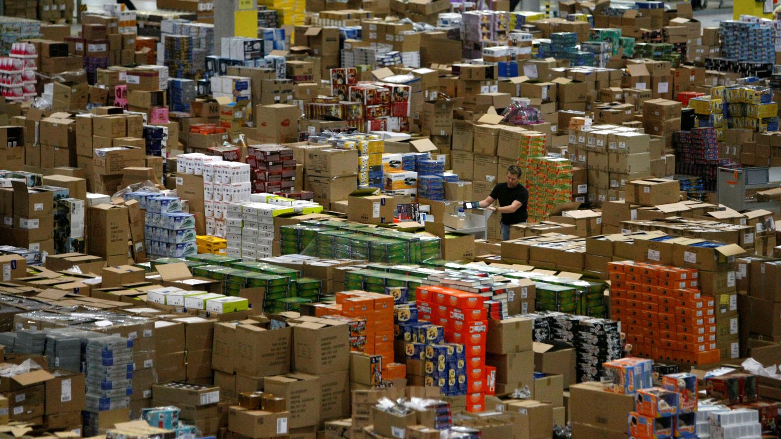 Foto: Imagen de archivo de un almacén de Amazon en Leipzig, Alemania (Reuters)