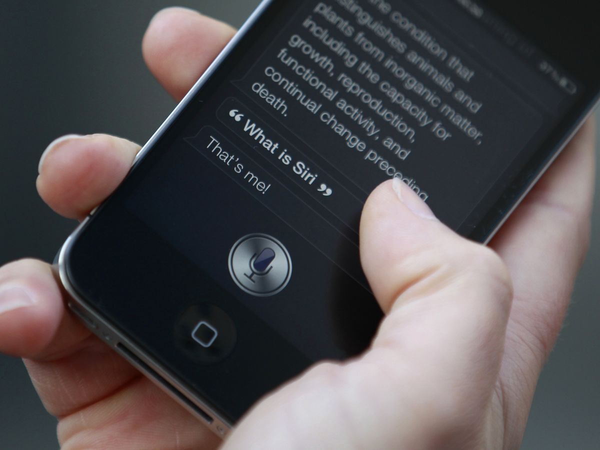 Foto: Hablar con Siri es algo totalmente común en el día a día (Reuters/Suzanne Plunkett)