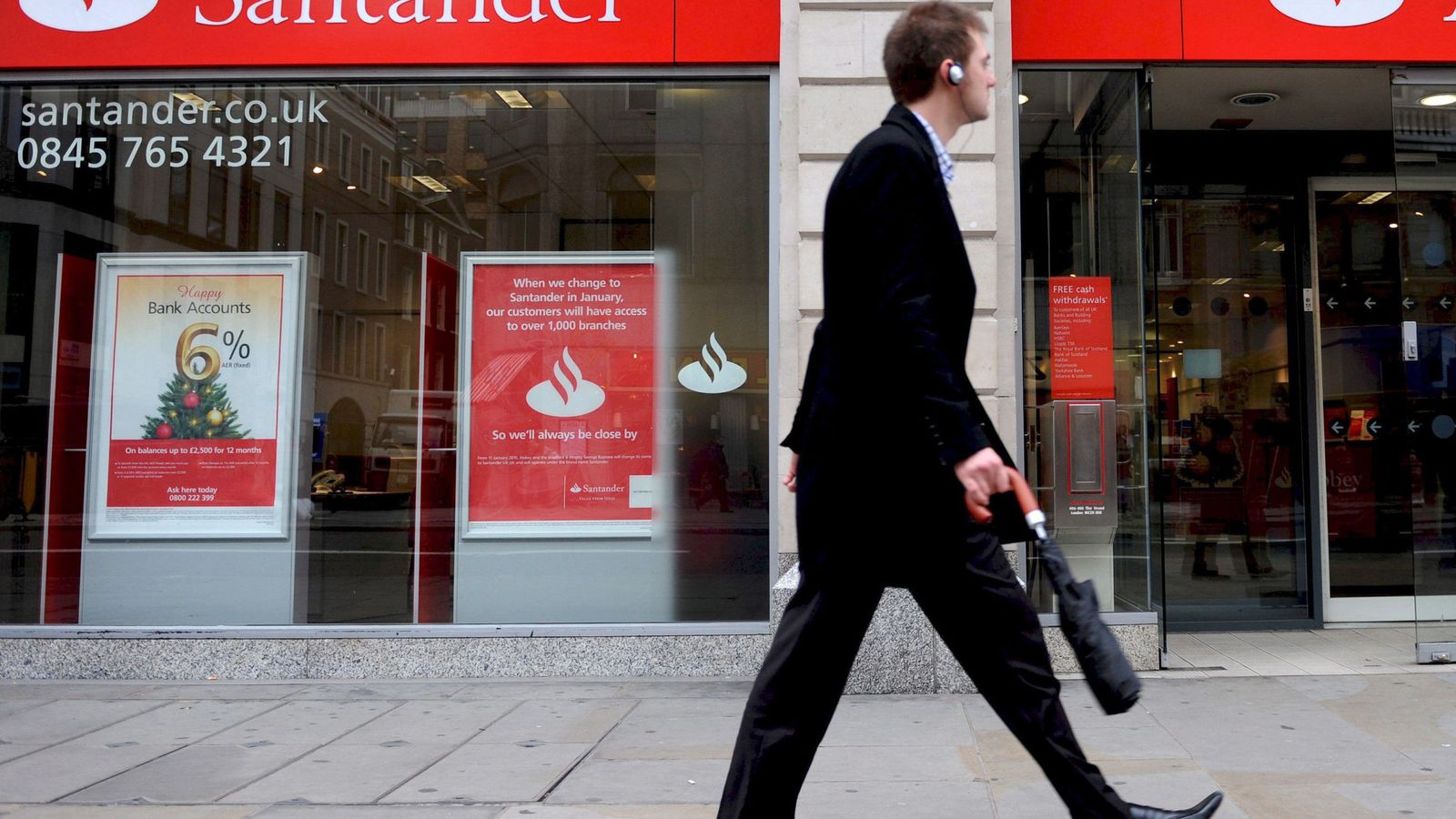 Foto: Fotografía de archivo de una sucursal del Banco Santander en Londres 