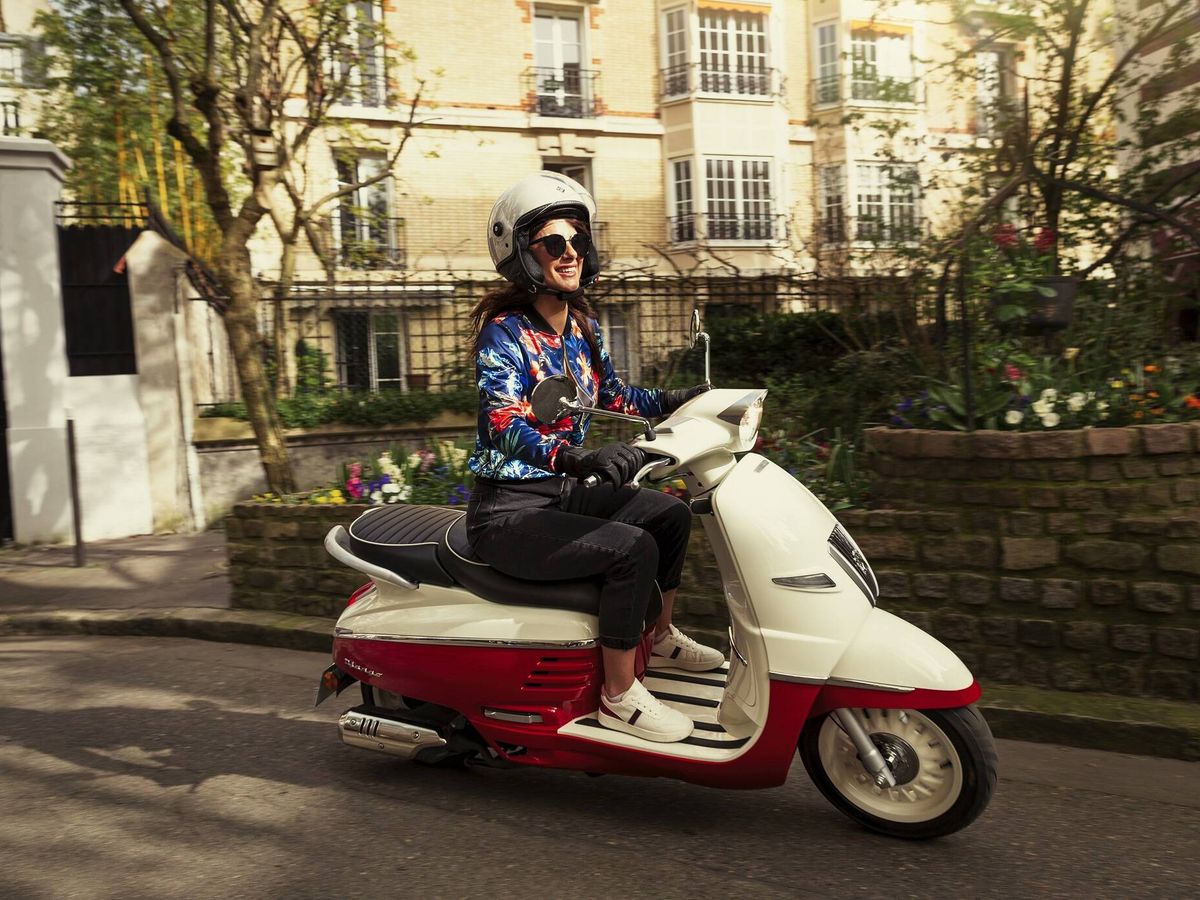 Foto: Los 'scooters', incluso de gasolina, son más silenciosos que una moto convencional. (Peugeot Motocycles)