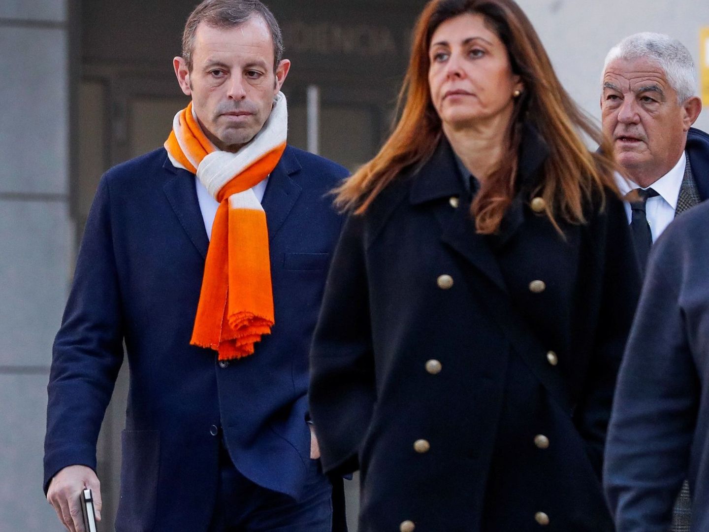 El expresidente del Barça Sandro Rosell y su mujer, Marta Pineda. (EFE)