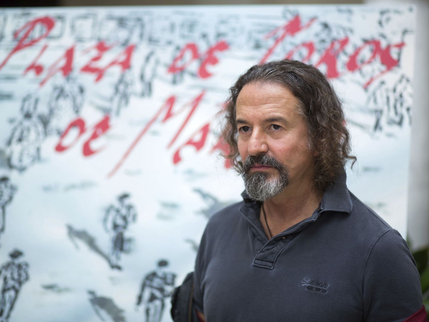 El artista José María Cano, excomponente del grupo Mecano, durante la presentación en el Museo Thyssen de la capital malagueña del cartel anunciador de la Feria Taurina de Málaga 2016. (EFE)