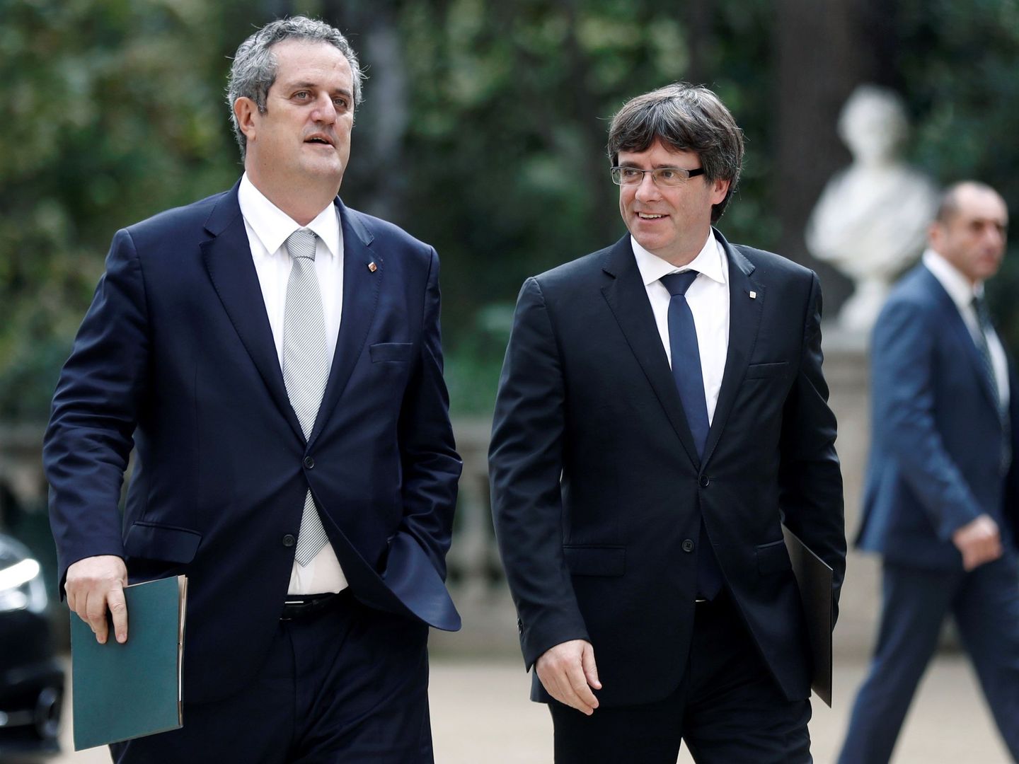 Carles Puigdemont, junto al 'conseller' de Interior, Joquim Forn. (EFE)