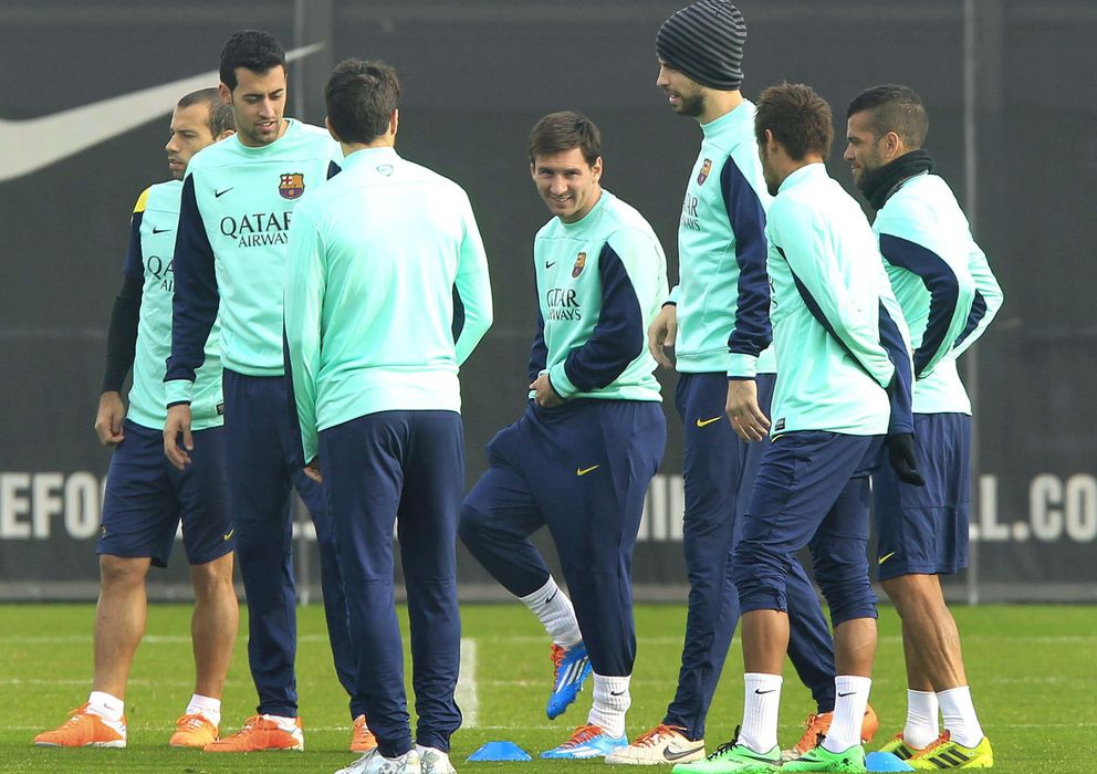 Foto: Messi (centro), durante el entrenamiento del pasado sábado tras reincorporarse a la rutina del equipo.