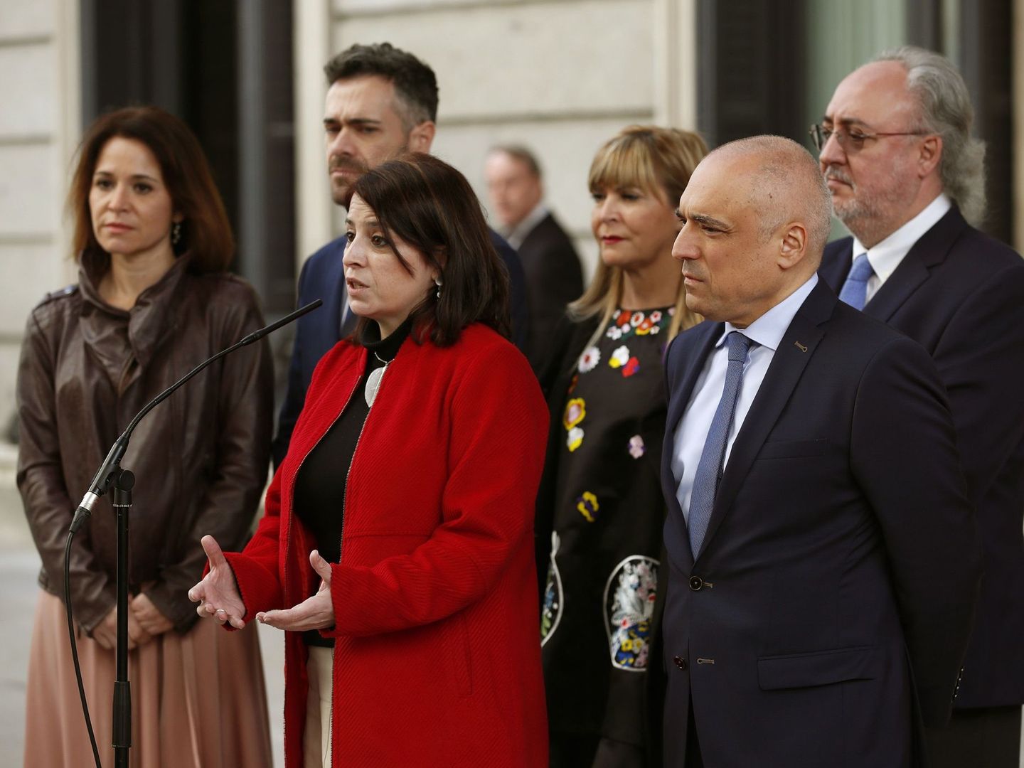 La portavoz parlamentaria del PSOE, Adriana Lastra, junto al secretario general del PSOE en la Cámara Baja, Rafael Simancas. (EFE)