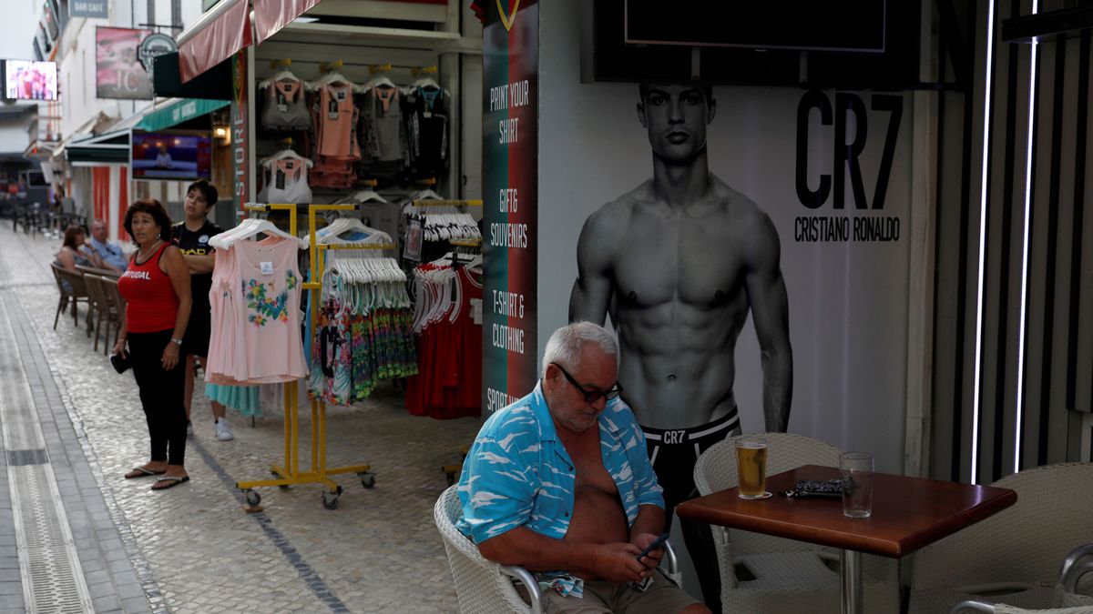 Pelotazo, inmigración y abandono: cómo la extrema derecha conquistó las playas del Algarve