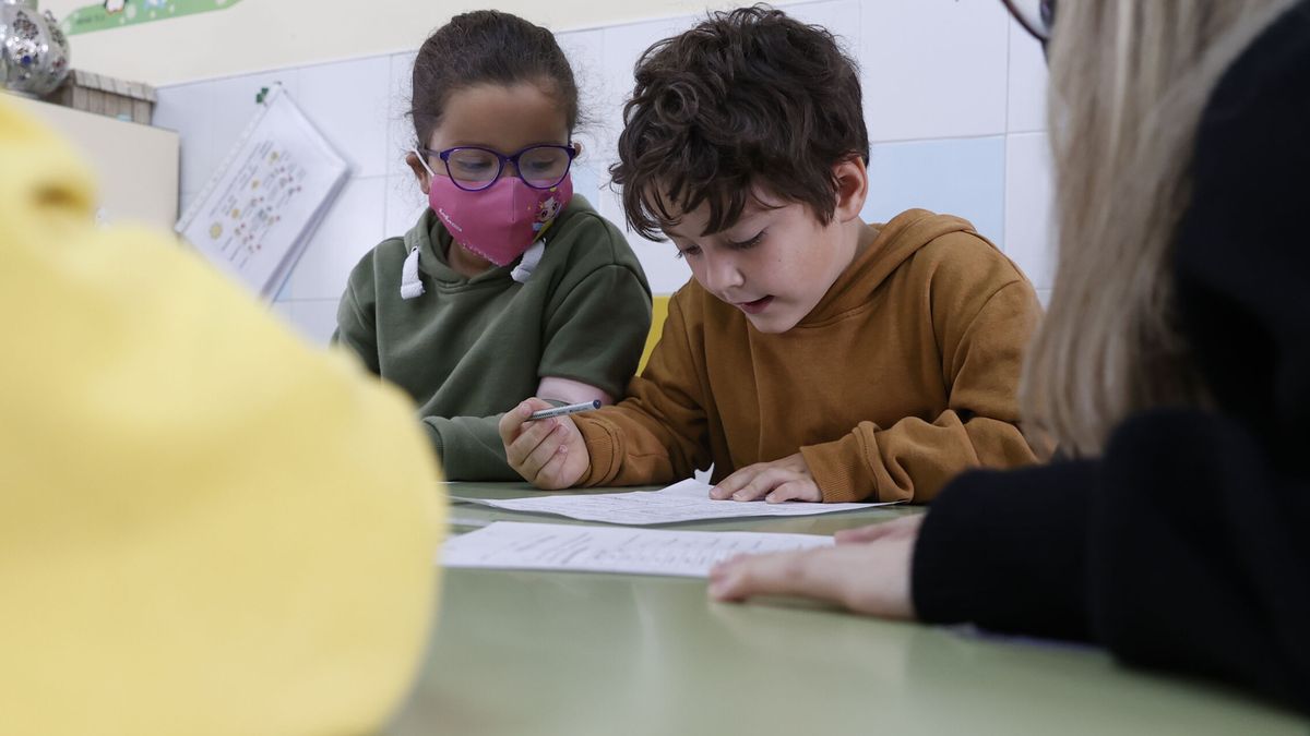 La mascarilla no será obligatoria en los coles de Andalucía, pero sí en el transporte escolar