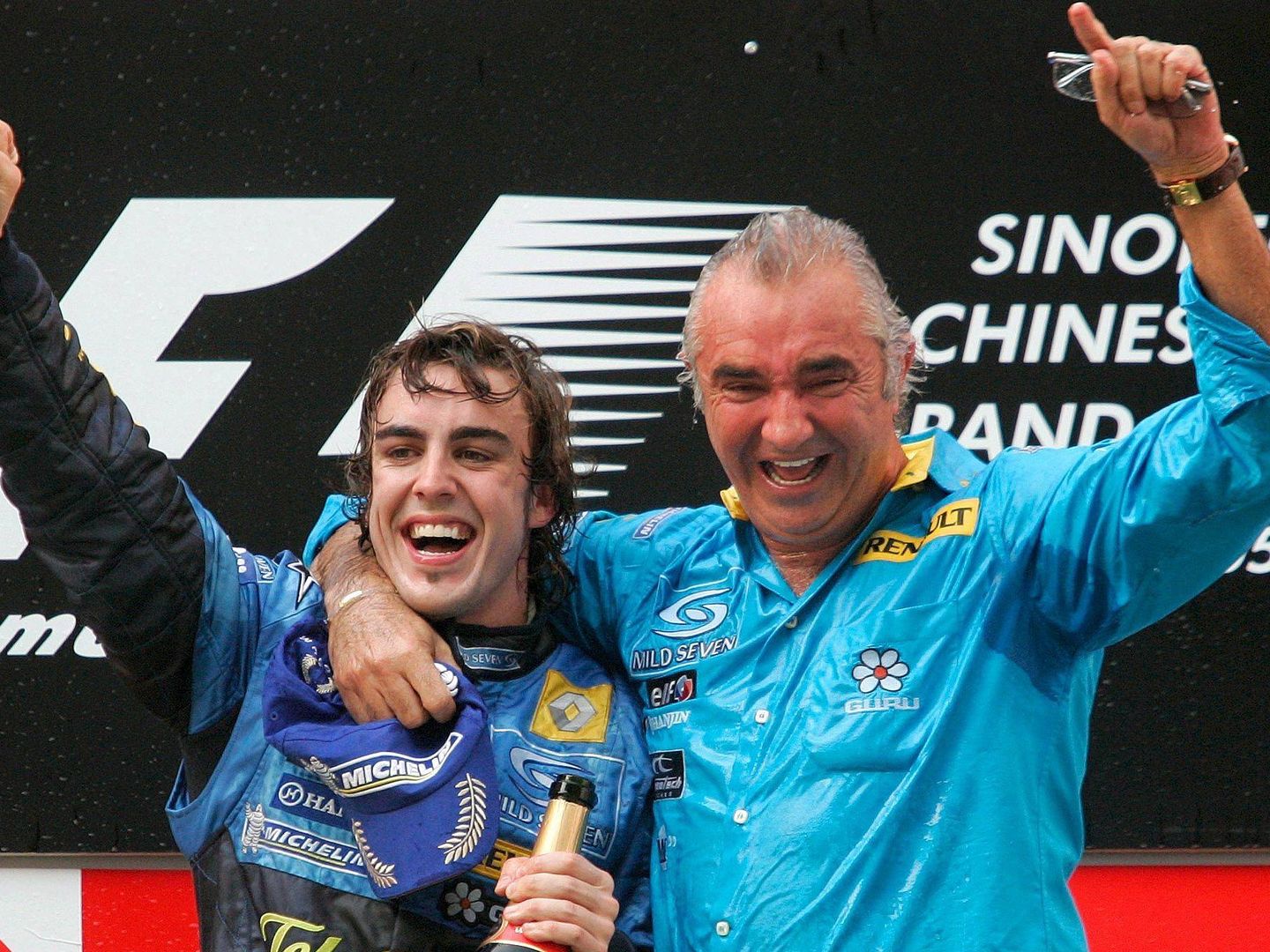 Fernando Alonso y Flavio Briatore durante la estancia del asturiano en Renault en el Mundial de 2005 (EFE/Gero Breloer).