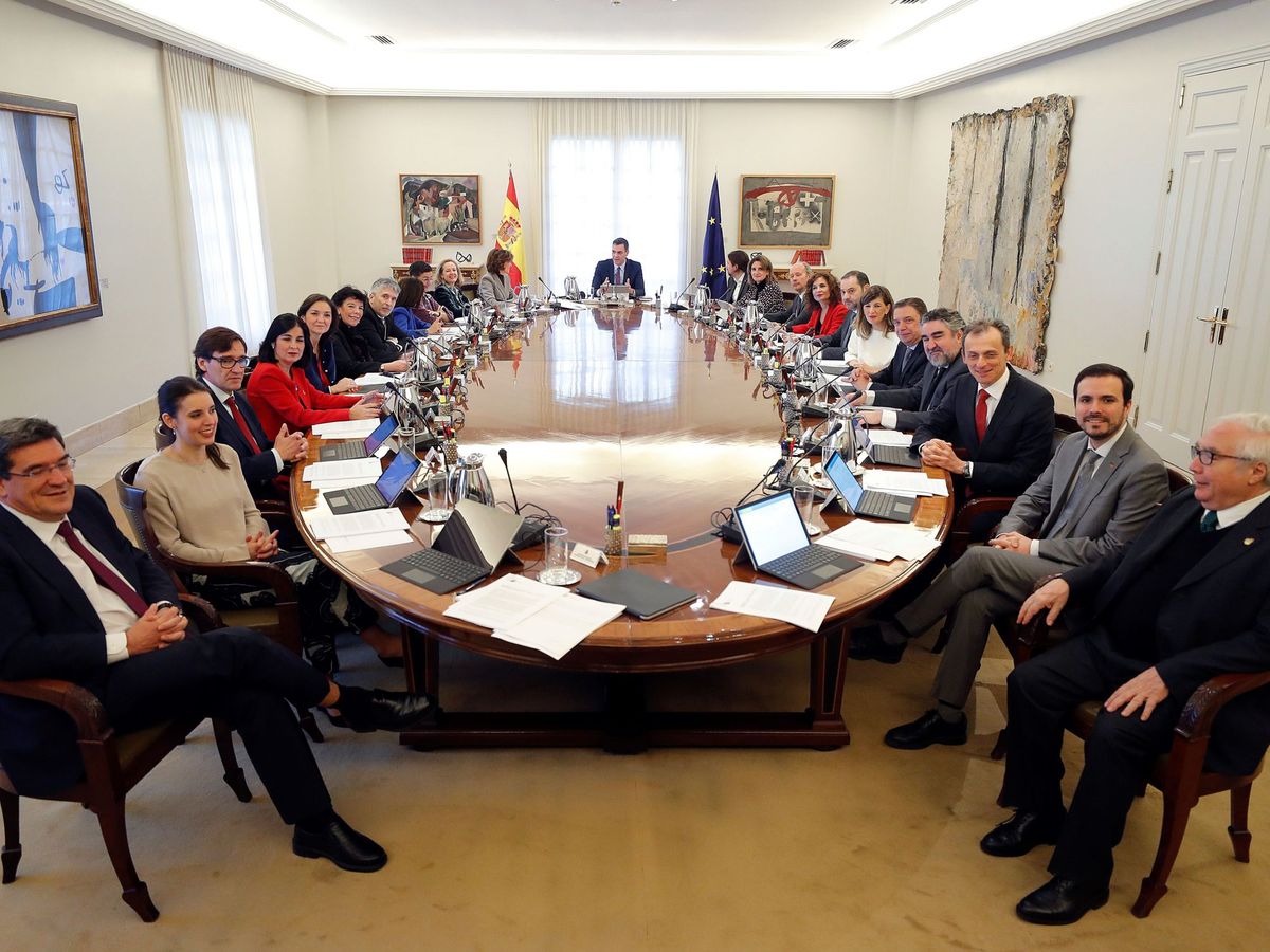 Foto: Primer Consejo de Ministros de la coalición, el pasado 14 de enero en la Moncloa. (EFE)