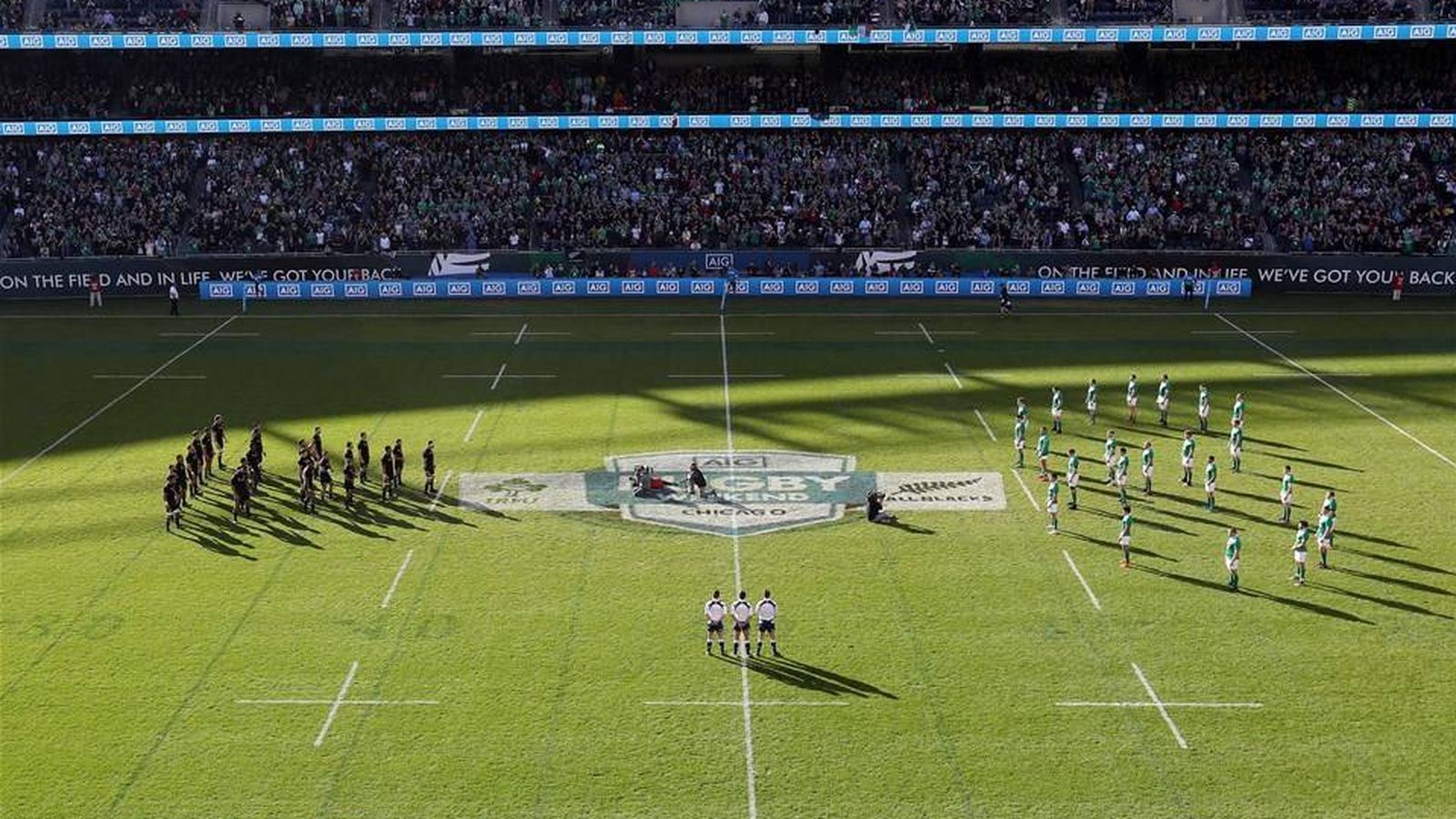 Foto: La 'haka' de los All Blacks ante el '8' irlandés en honor a Anthony Foley (Irish Rugby).