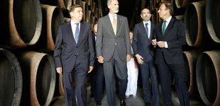 Post de El rey Felipe celebra los 250 años de Osborne: vivas, un bolso customizado y toros de Jordi Mollà