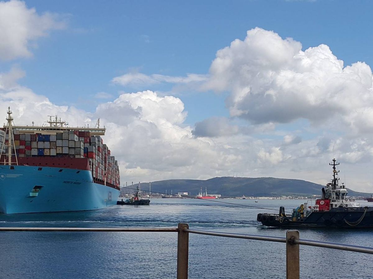 Foto: Portacontenedores arribando a los muelles. (Puerto de Algeciras)