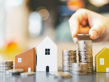 ¿Quién paga la mejora de bajantes en un piso de renta antigua: propietario o inquilino?