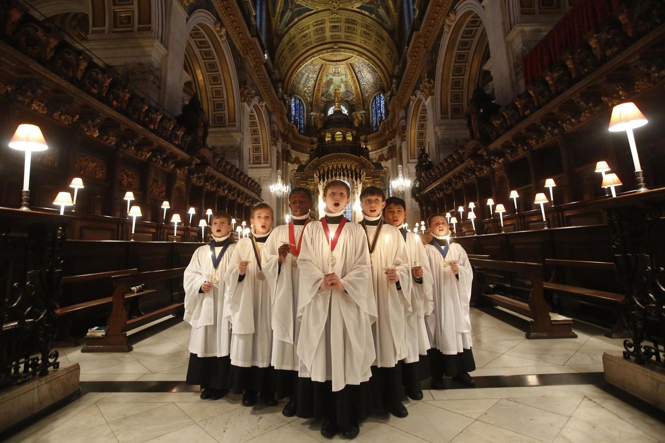 Foto: El coro de la Catedral de San Pablo, en el centro de Londres, canta villancicos el 22 de diciembre de 2014. (Reuters)