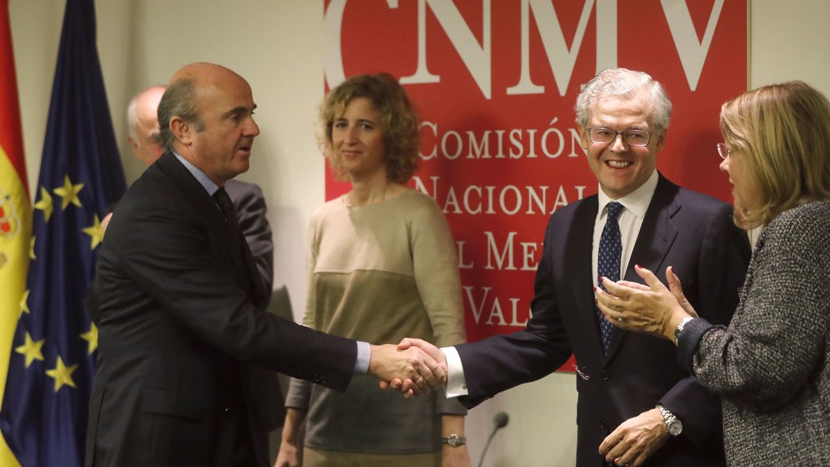 Guindos pide que la CNMV se 'ponga las pilas' para que Madrid aproveche el Brexit