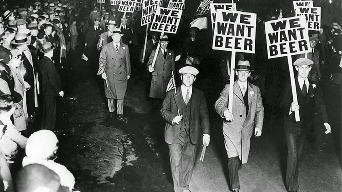 Beber es el demonio: cien años de la Ley Seca
