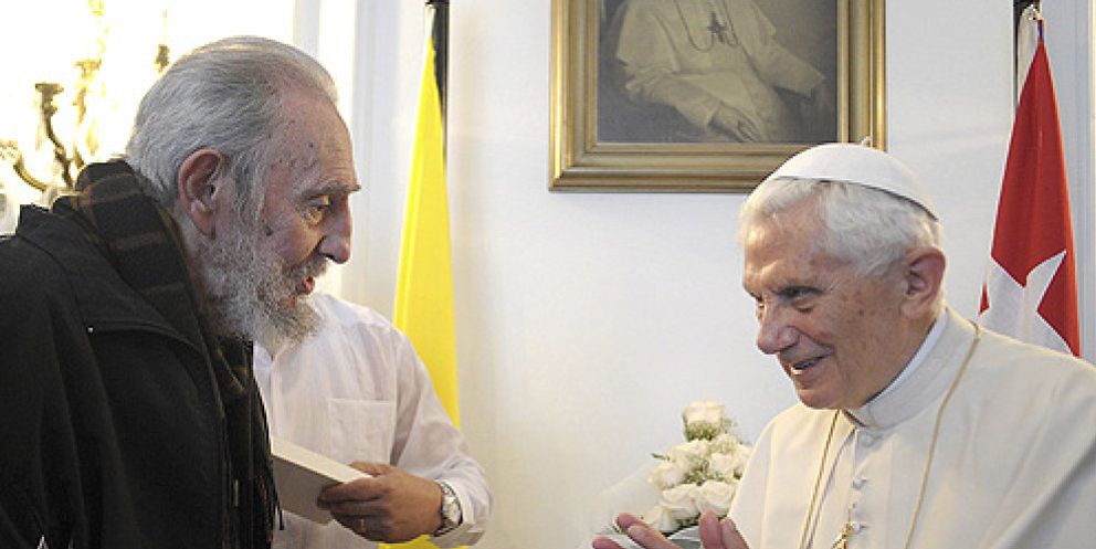 Foto: El Papa “abandonó a su rebaño” en Cuba “y prefirió reunirse con los lobos”
