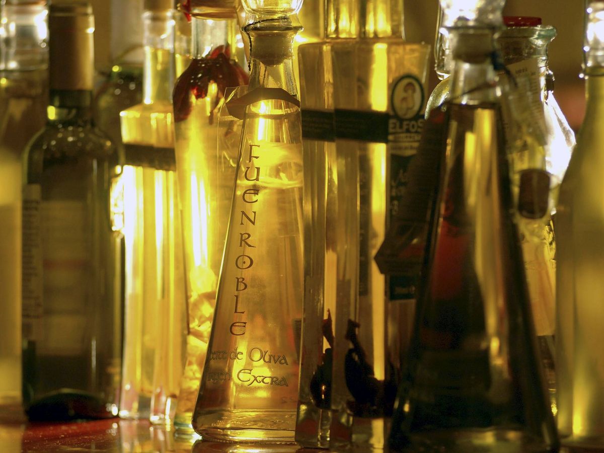 Foto: Botellas de aceite de Jaén en un certamen. (EFE)