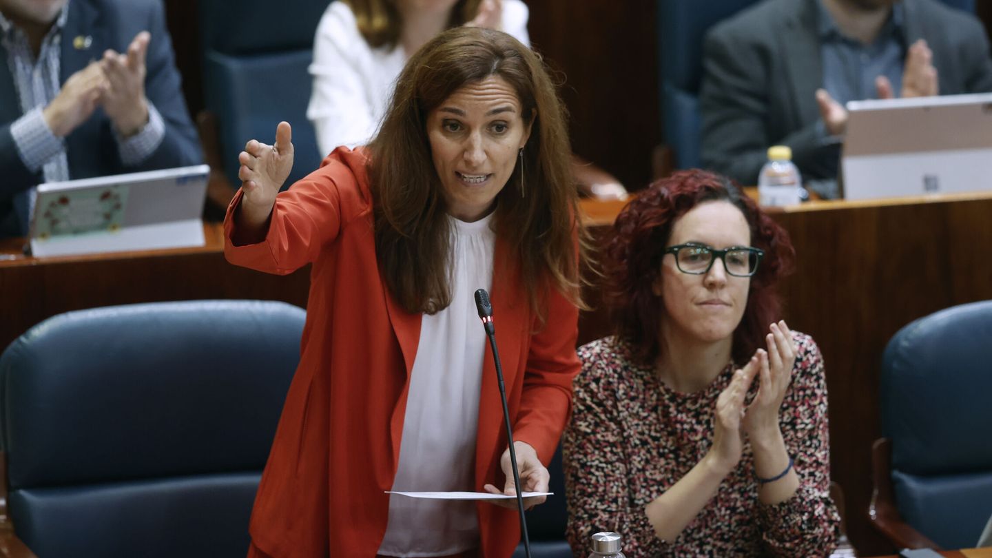 Mónica García interviene ante el pleno de la Asamblea. (EFE/Juan Carlos Hidalgo)