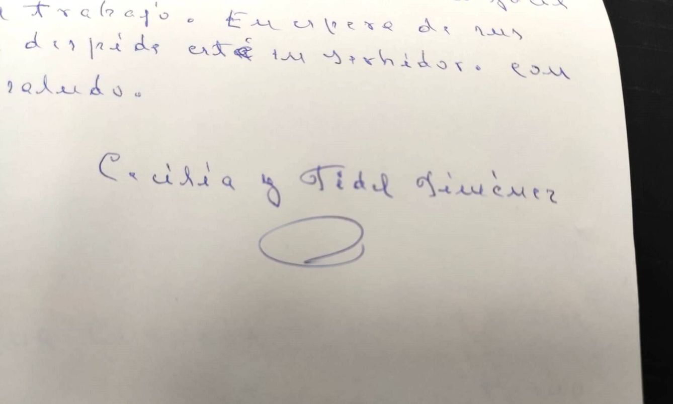 Todas las cartas que escribe Fidel las firma con su nombre y el de su mujer. (L.B.)