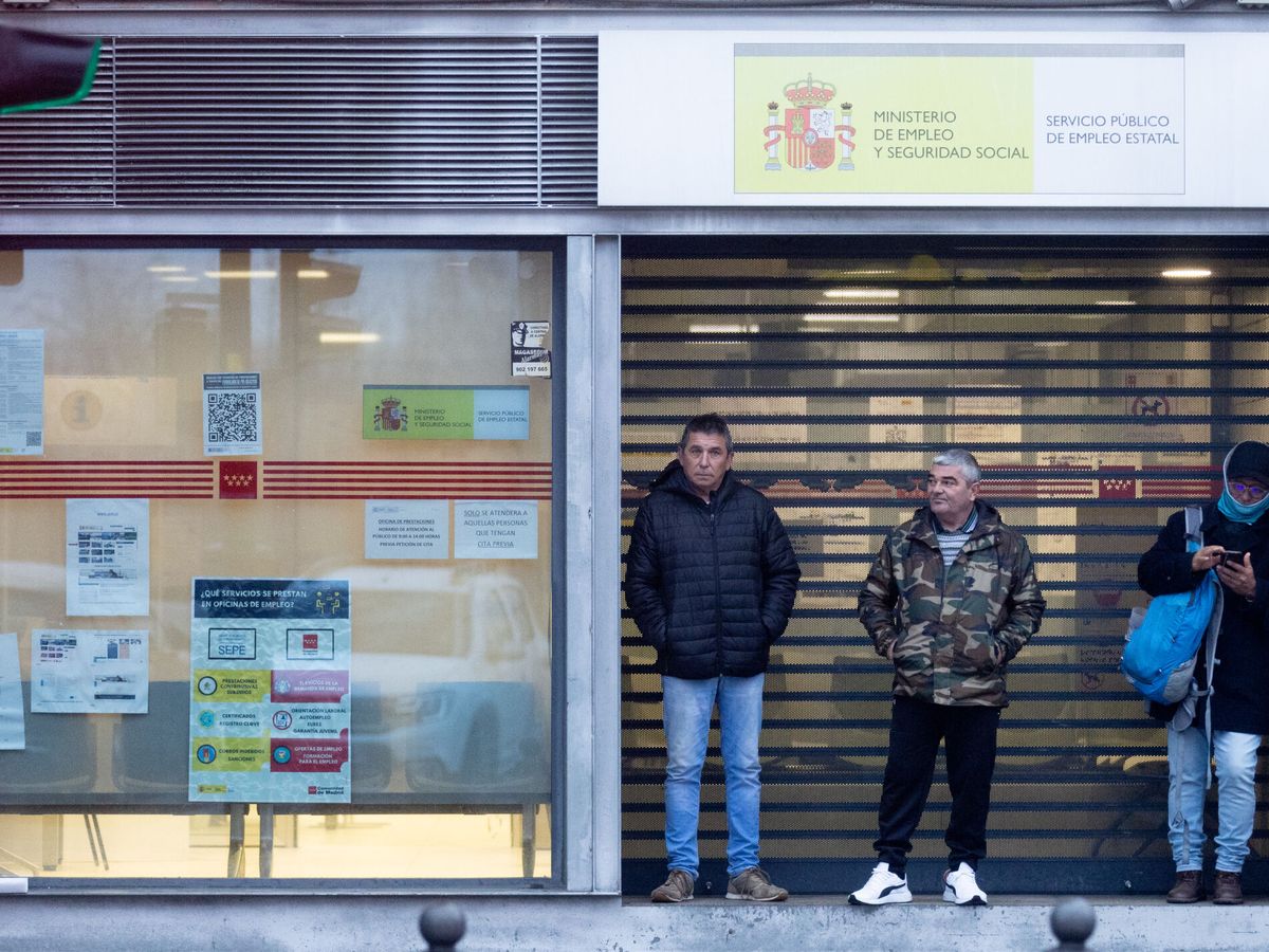 Foto: Imagen de una oficina de empleo en Móstoles. (Europa Press/Eduardo Parra)