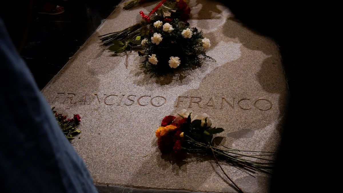La familia de Franco quiere enterrarlo en la catedral de la Almudena si se exhuma