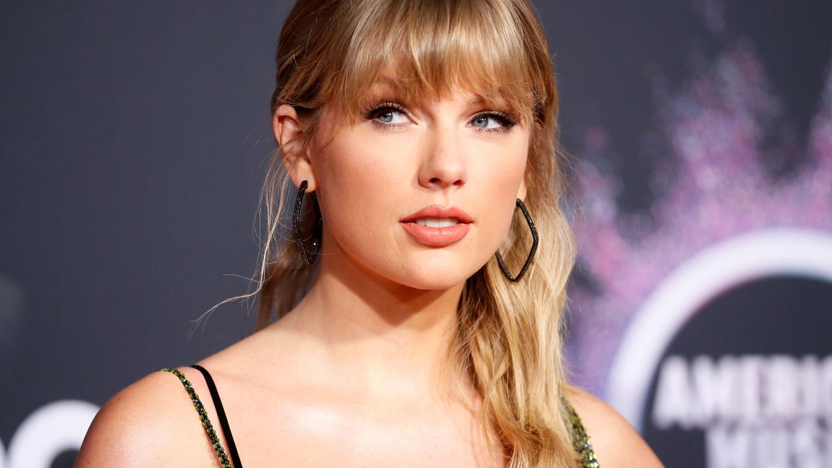 Taylor Swift regresa al cine en su momento más estable de la mano de Robert De Niro