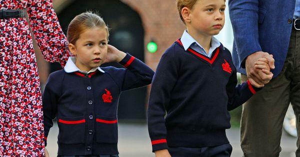 Foto: Charlotte y George de Cambridge, en su primer día de colegio. (Reuters)