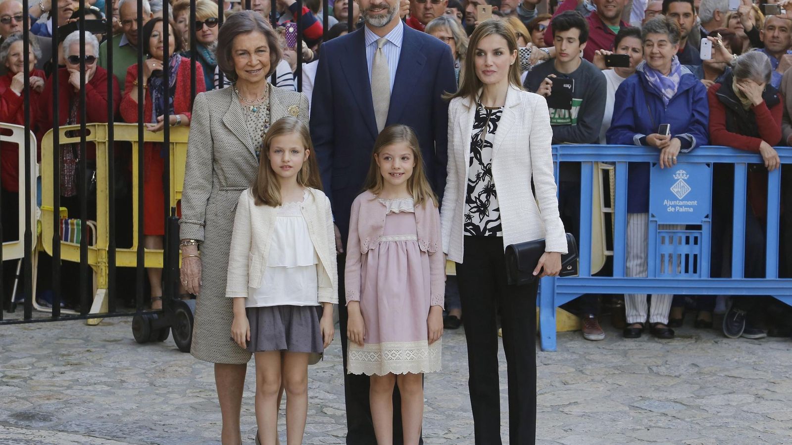 Foto: La Familia Real posando para los medios en la Catedral de Mallorca (Reuters)