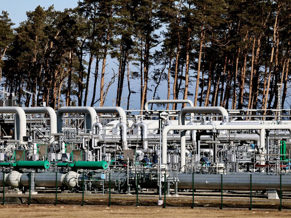 Foto: Imagen de las tuberías de las instalaciones del gasoducto "Nord Stream 1" en Lubmin, Alemania. (Reuters/Hannibal Hanschke)