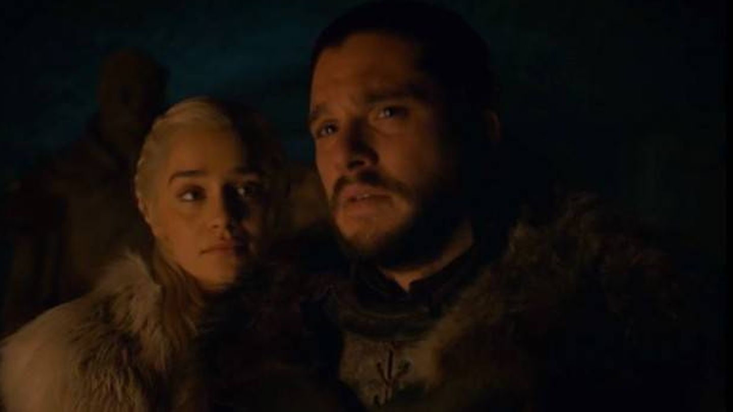 Jon Snow le confiesa a Daenerys Targaryen su verdadera identidad. (HBO)
