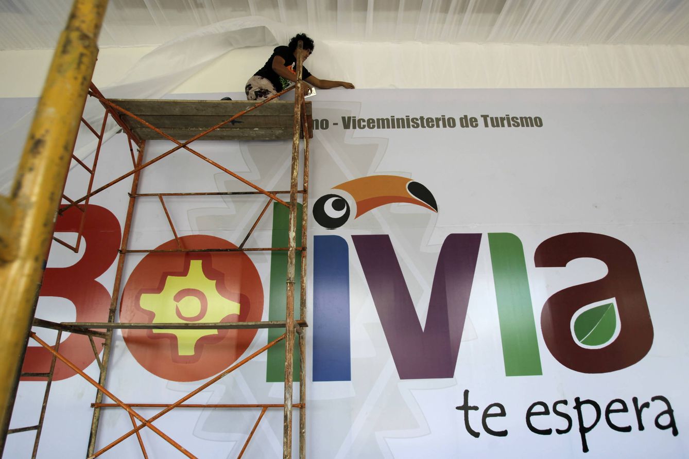 Cartel en Santa Cruz, Bolivia, durante una feria internacional de turismo, en junio de 2014. (Reuters)